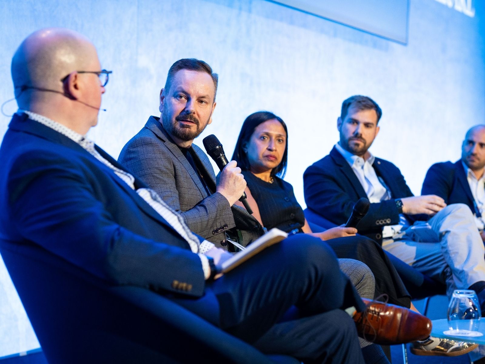 B2B eCommerce Association panel discussion with industry leaders on stage